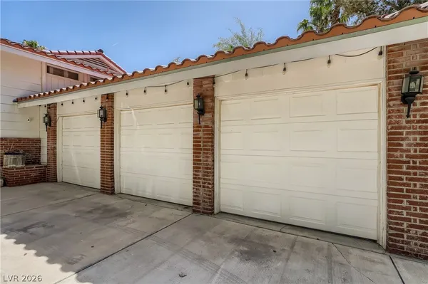 $5,650 | 7082 Mira Vista Street, Las Vegas, NV 89120