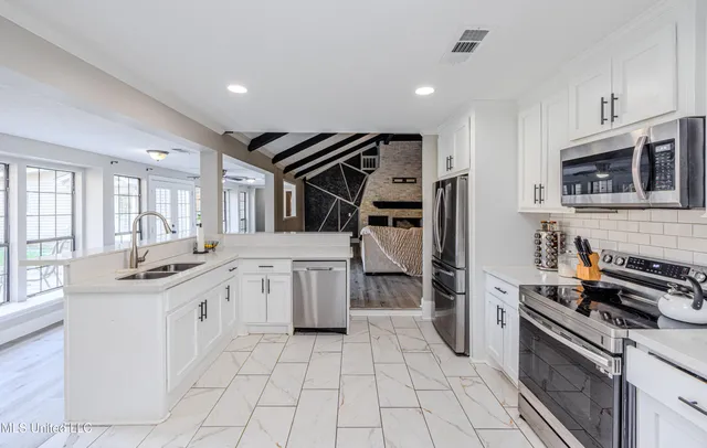 $449,900 | 28 Deerfield Drive, Madison, MS 39110