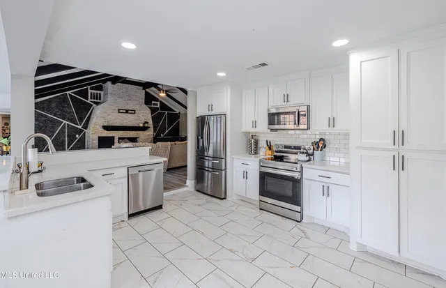 $449,900 | 28 Deerfield Drive, Madison, MS 39110