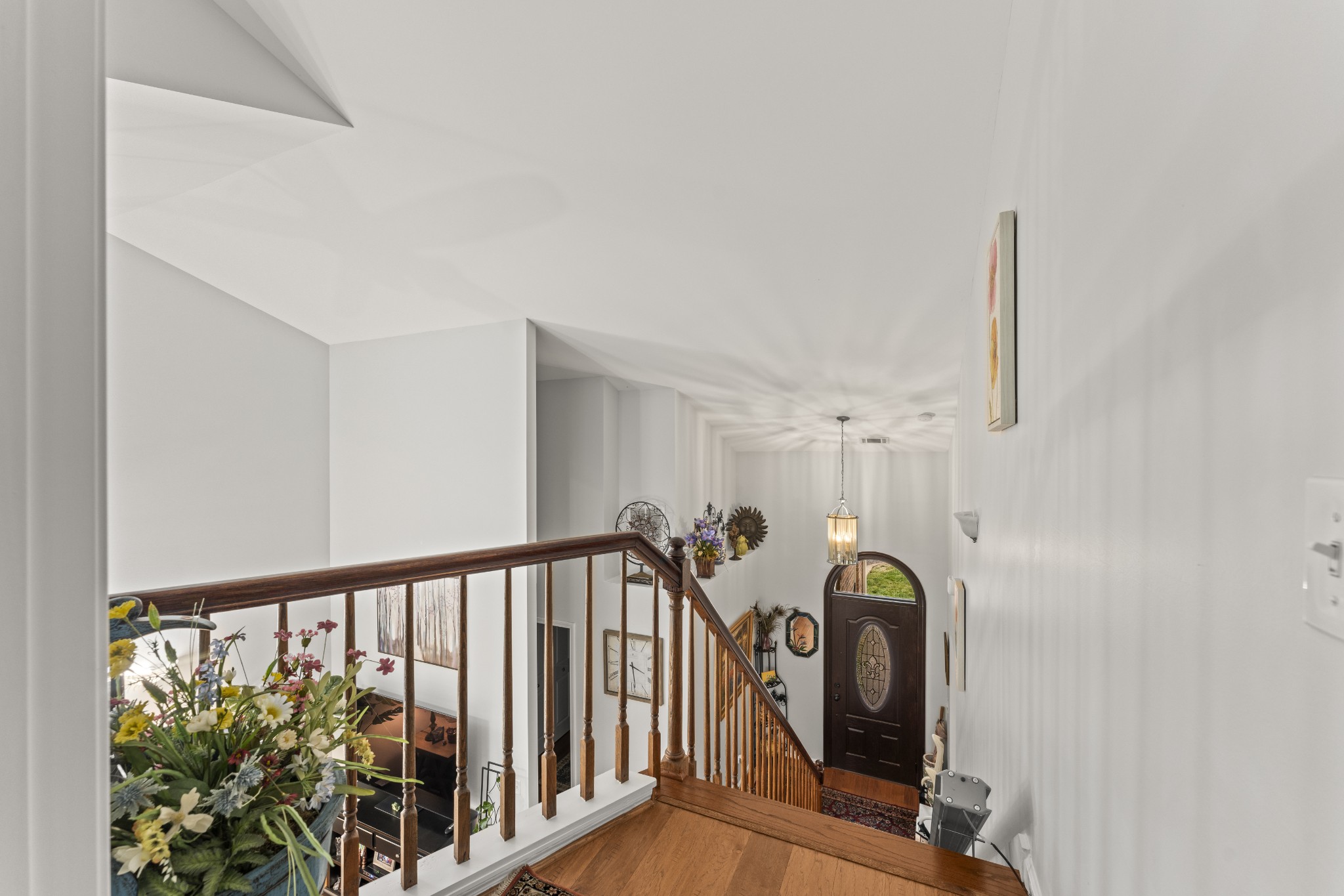 6 Chadsworth Place Tullahoma, TN 37388 - Photo 21 of 49 a view of a hallway with windows