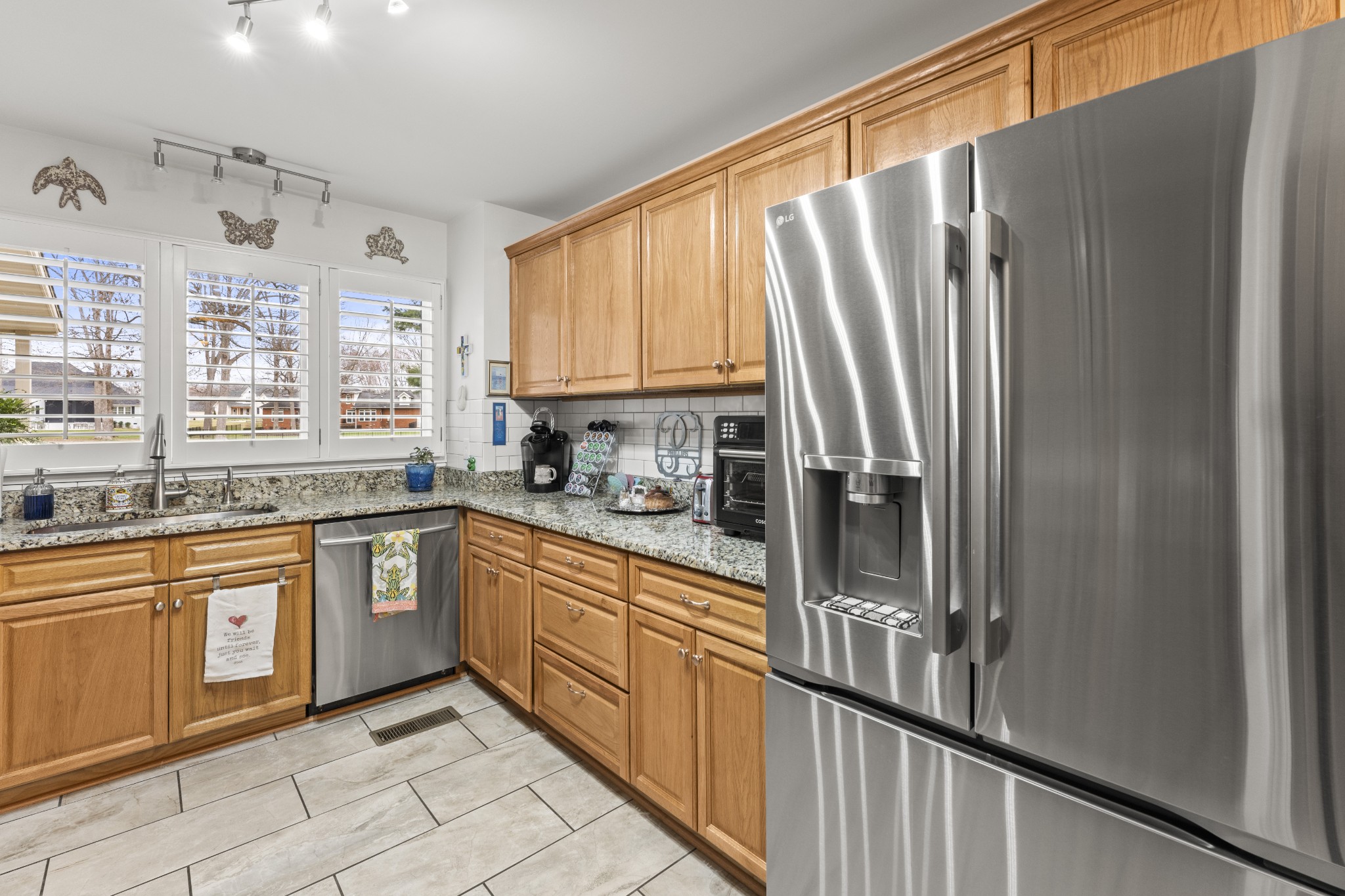 6 Chadsworth Place Tullahoma, TN 37388 - Photo 10 of 49 a kitchen with stainless steel appliances granite countertop a refrigerator and a sink