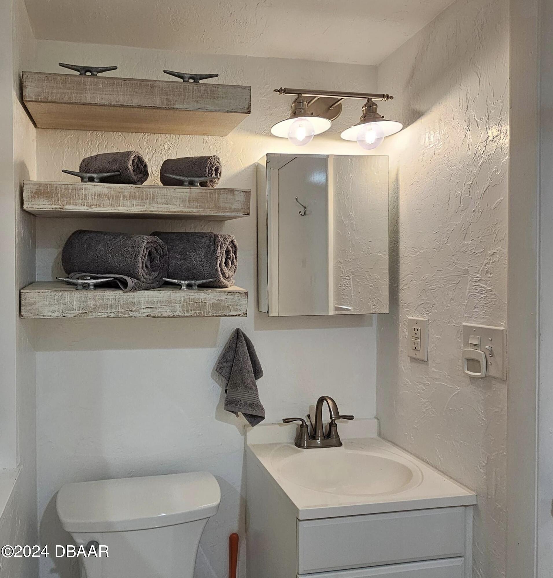 23 Palmetto Drive Ormond Beach, FL 32176 - Photo 26 of 42 Custom lighting for 31 Palmetto