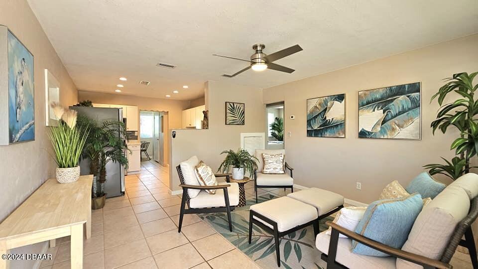 23 Palmetto Drive Ormond Beach, FL 32176 - Photo 8 of 42 31 Palmetto livingroom