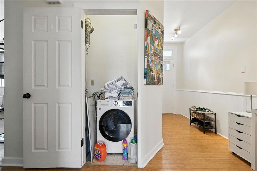 3037 Pulawski Way Pittsburgh, PA 15219 - Photo 12 of 26 a utility room with dryer and washer
