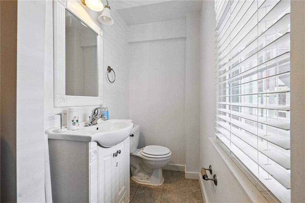 3037 Pulawski Way Pittsburgh, PA 15219 - Photo 22 of 26 a bathroom with a toilet sink and mirror