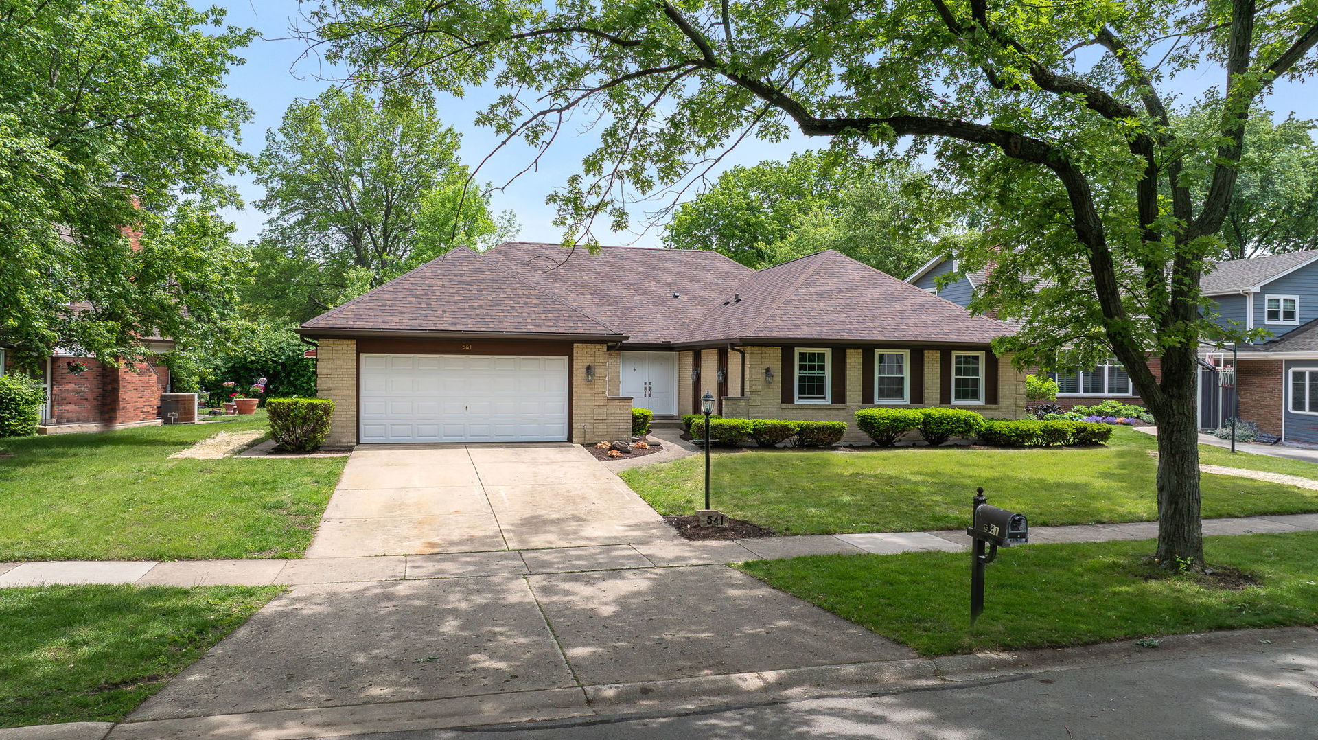541 Williamsburg Road Glen Ellyn, IL 60137 - Photo 35 of 45 a front view of a house with a yard and trees