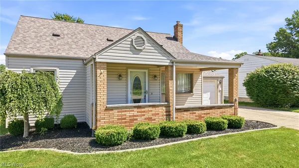 $225,000 | 245 East Manor Avenue, Struthers, OH 44471