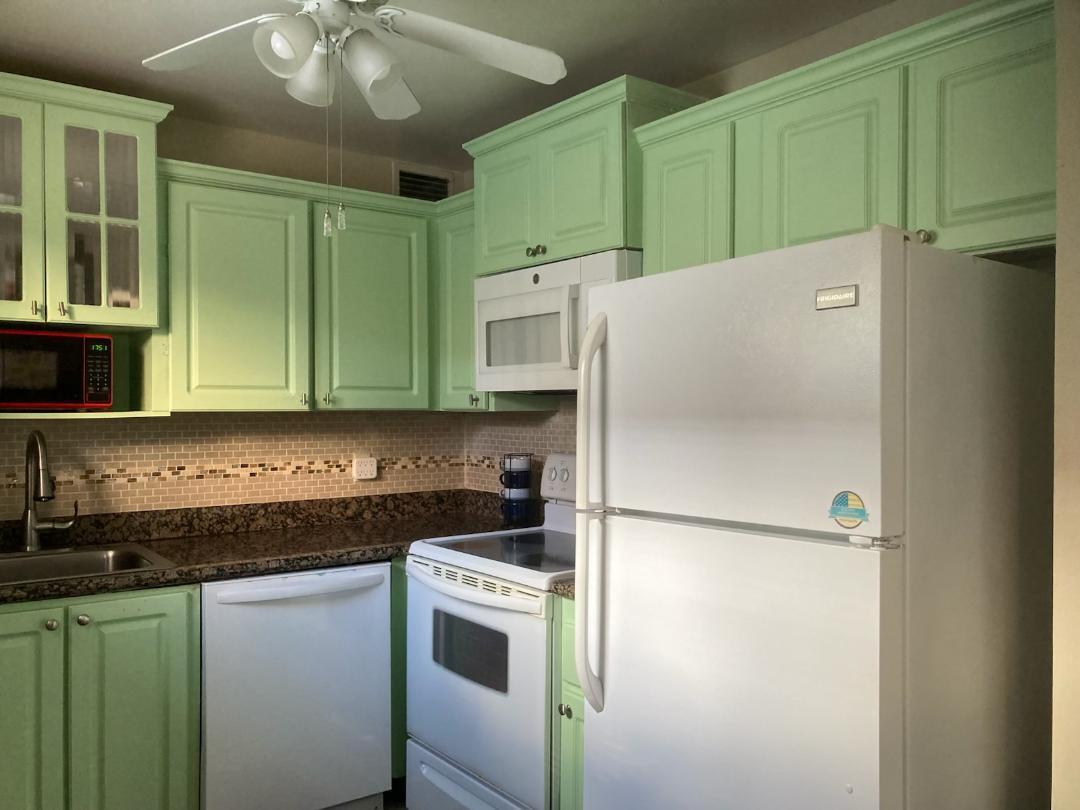 445 Saxony Way, Unit 445 Delray Beach, FL 33446 - Photo 3 of 10 Kitchen