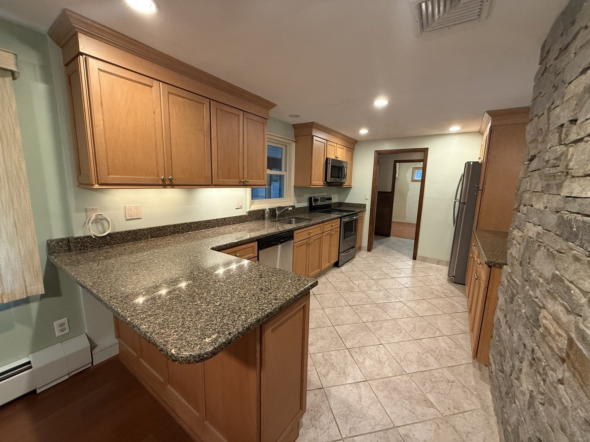 24 Wedgemere Road Beverly, MA 01915 - Photo 5 of 41 Gallery Image 5