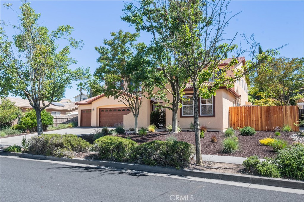 781 Angus Street Paso Robles, CA 93446 - Photo 4 of 34