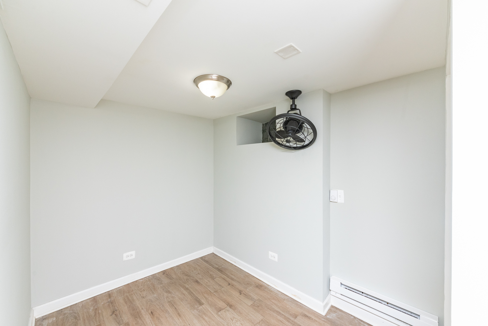 1431 West Flournoy Street, Unit G Chicago, IL 60607 - Photo 11 of 12 a view of small space