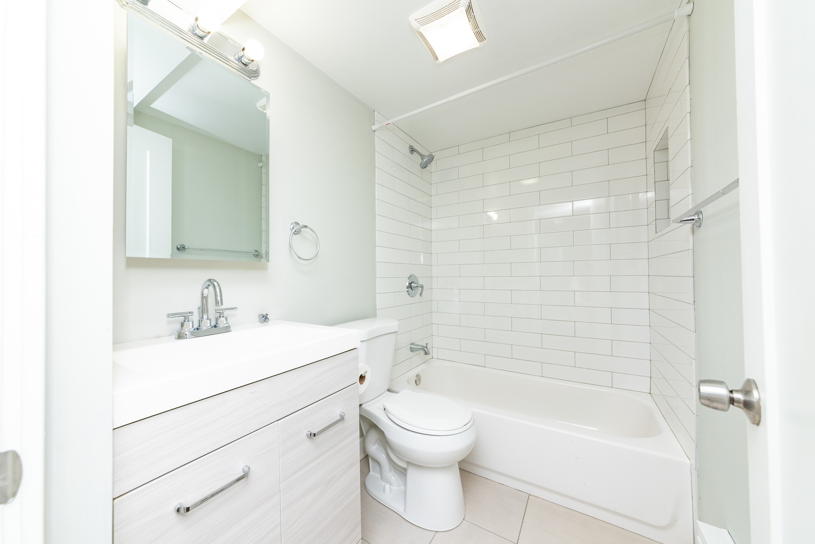 1431 West Flournoy Street, Unit G Chicago, IL 60607 - Photo 6 of 12 a bathroom with a sink a toilet and shower