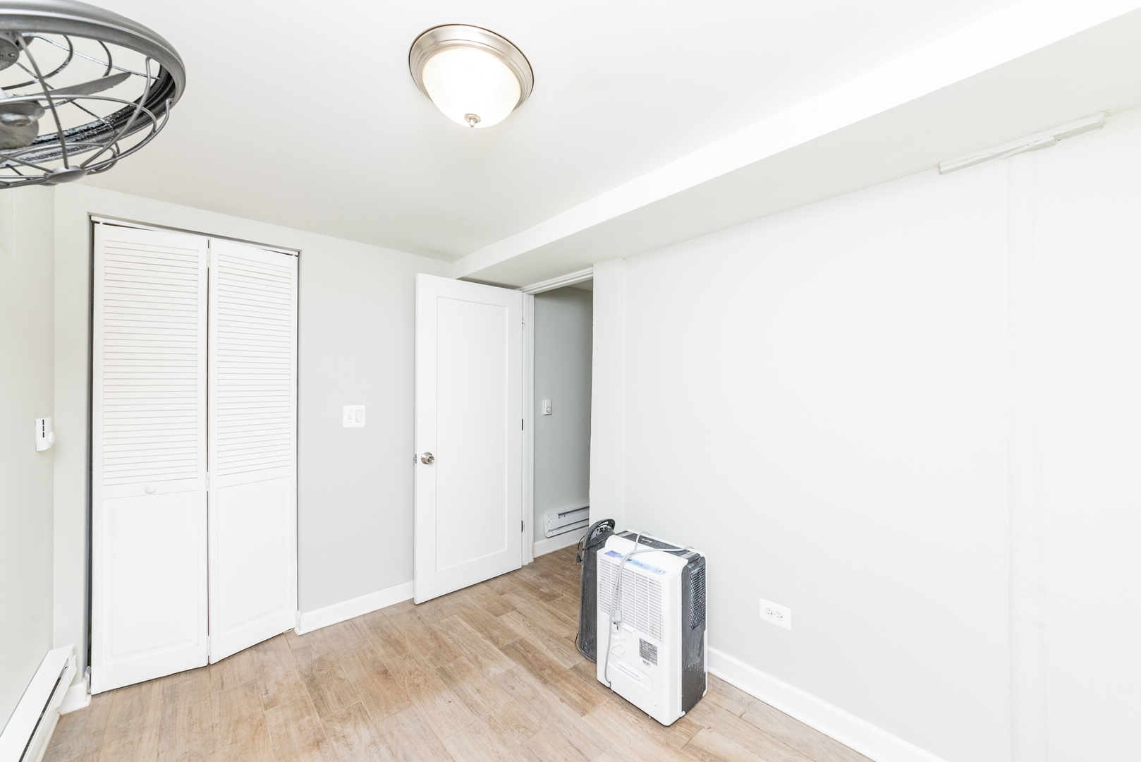 1431 West Flournoy Street, Unit G Chicago, IL 60607 - Photo 9 of 12 a view of a room with wooden floor