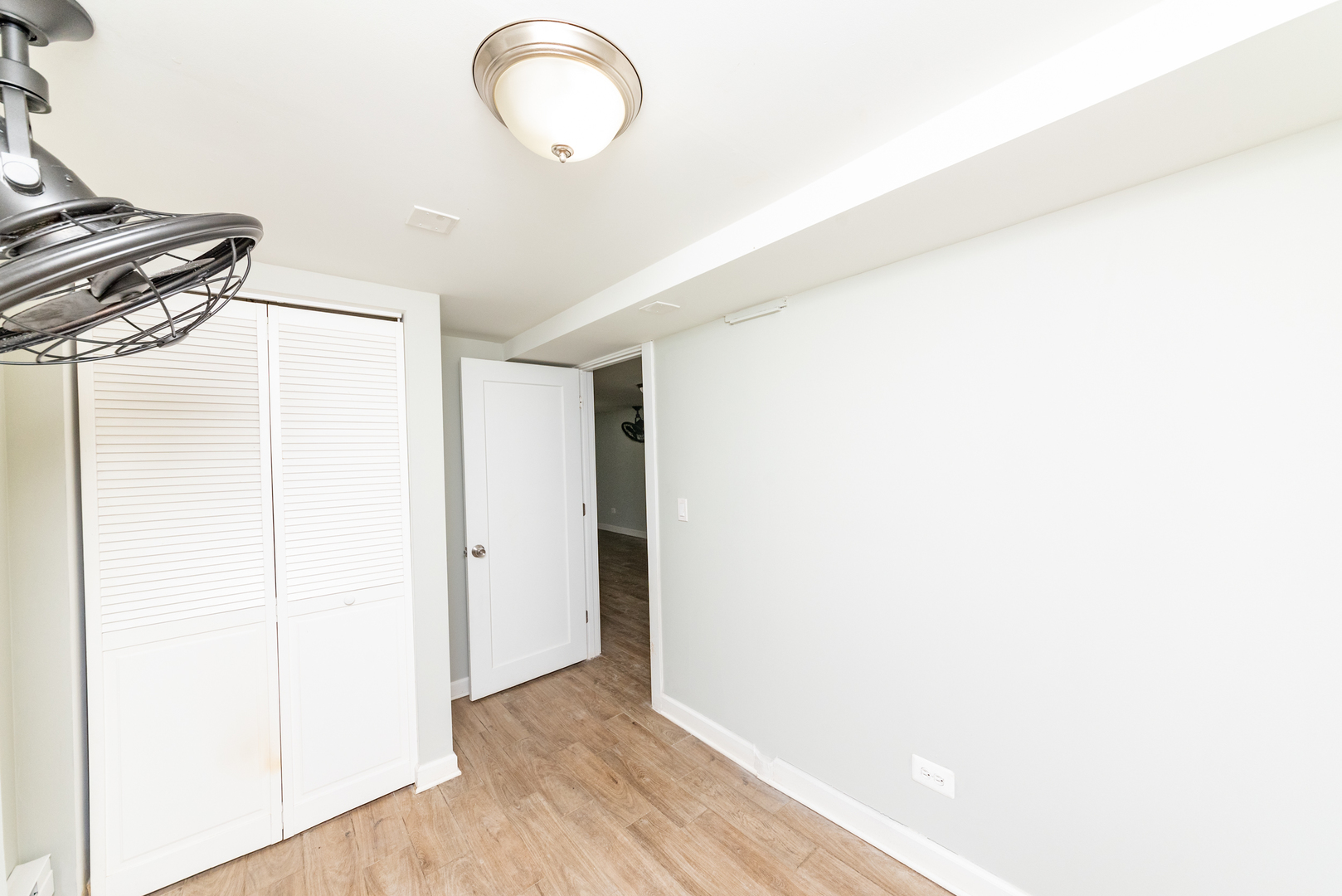 1431 West Flournoy Street, Unit G Chicago, IL 60607 - Photo 10 of 12 a view of a room with wooden floor
