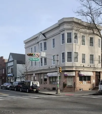 $2,700 | 198 Van Buren Street, Unit 2, Newark, NJ 07105