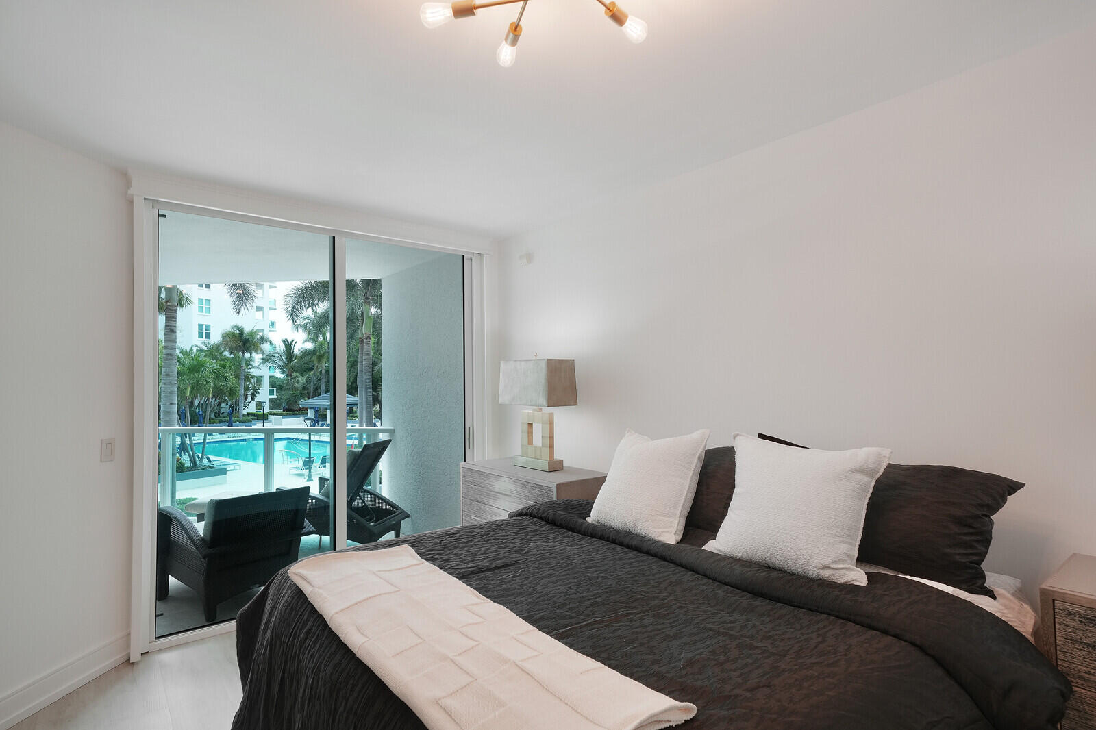 550 Southeast Mizner Boulevard, Unit B209 Boca Raton, FL 33432 - Photo 28 of 78 a bedroom with a bed and a window