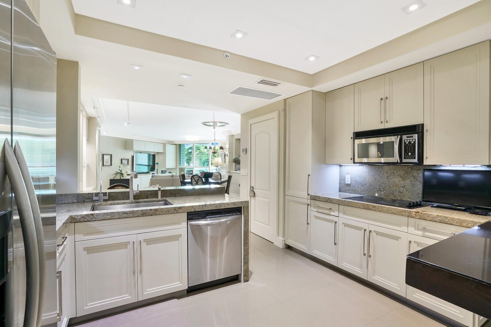 550 Southeast Mizner Boulevard, Unit B209 Boca Raton, FL 33432 - Photo 9 of 58 Photo 9