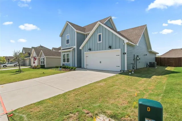a view of house and yard with green space
