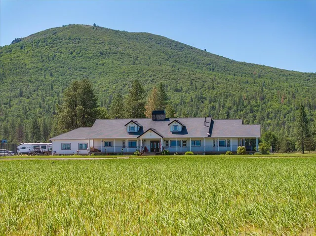a view of an outdoor space and tennis court