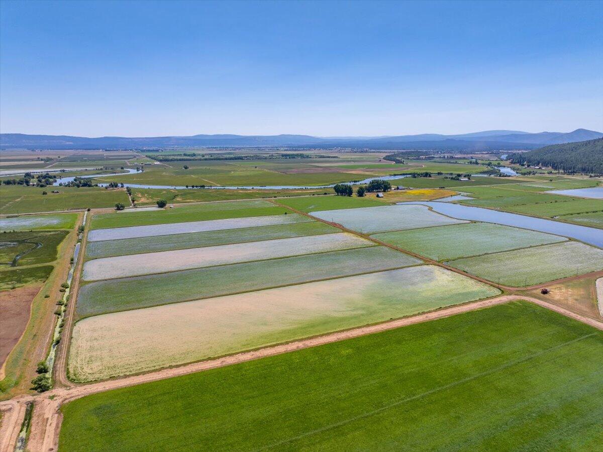 41494 Gomez Road Fall River Mills, CA 96028 - Photo 86 of 92 a view of a big room with wooden floor and city view