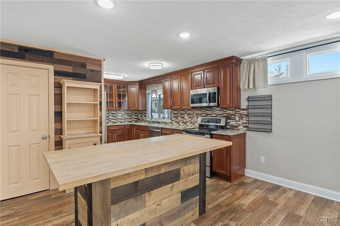 13 East Edgewater Drive Fulton, NY 13069 - Photo 8 of 37 Center island