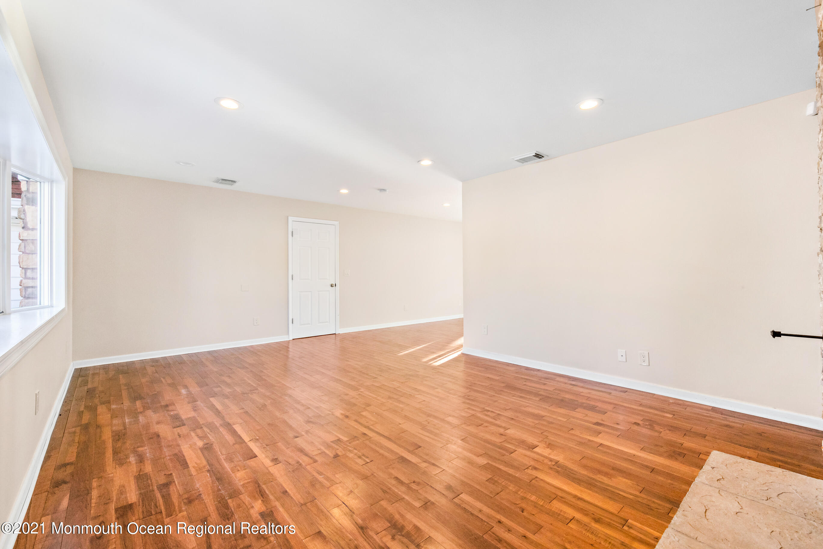 88 Rutledge Drive Middletown, NJ 07701 - Photo 12 of 51 88RutledgeOnline-14