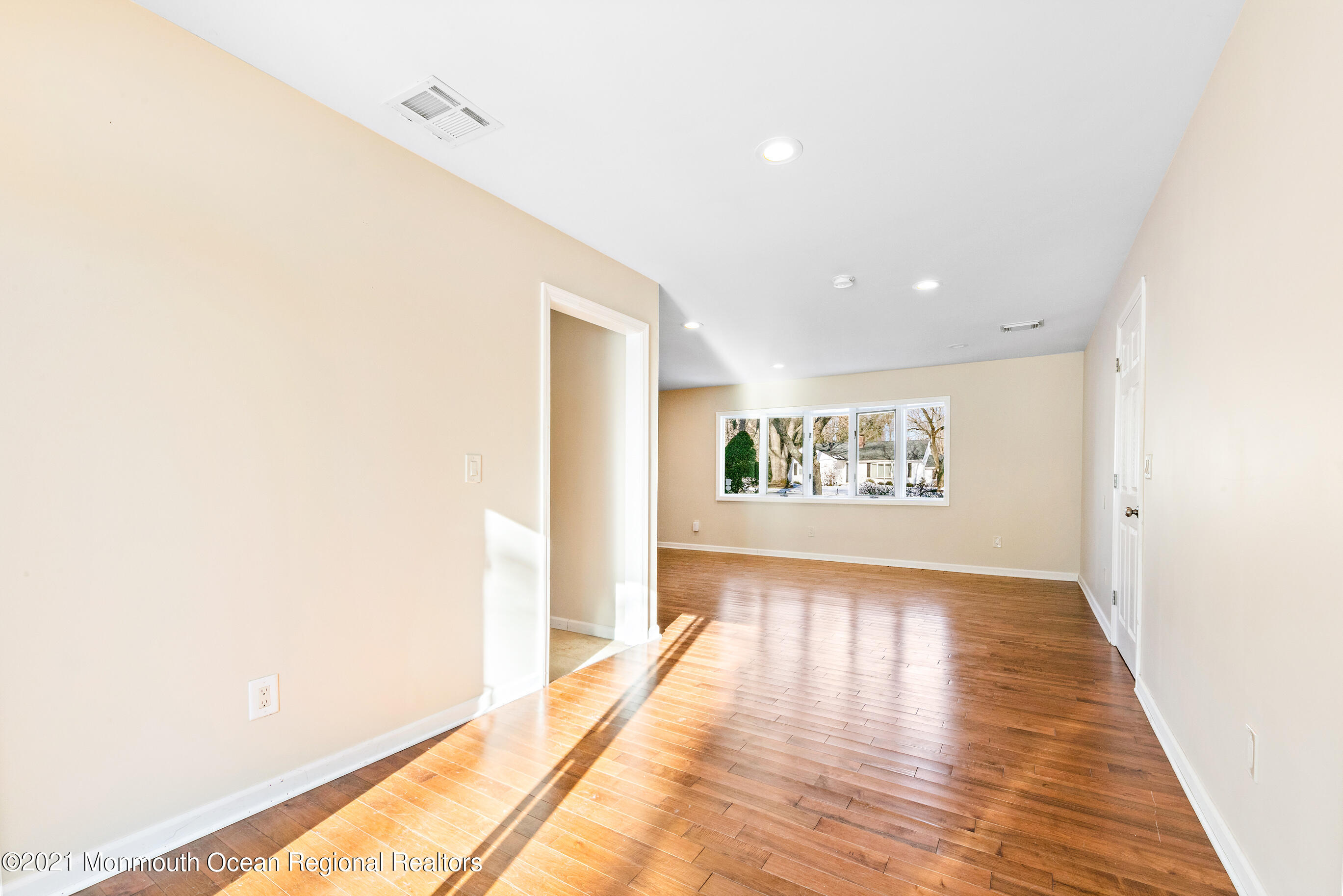 88 Rutledge Drive Middletown, NJ 07701 - Photo 15 of 51 88RutledgeOnline-17