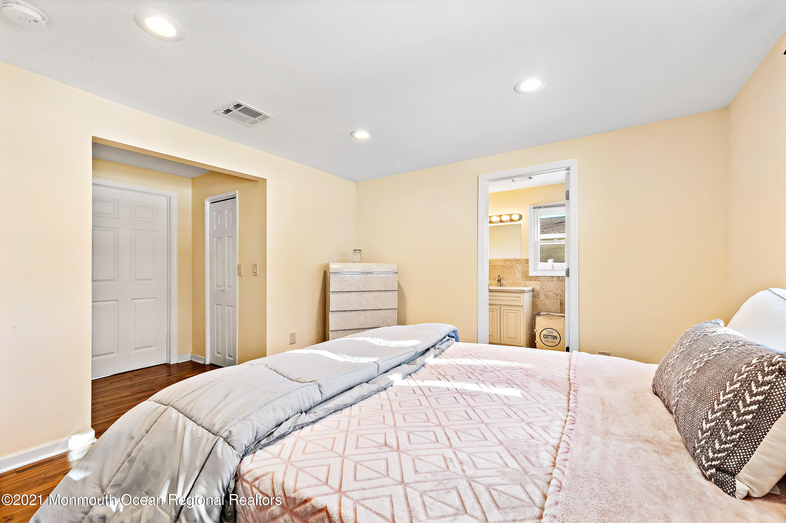 88 Rutledge Drive Middletown, NJ 07701 - Photo 28 of 51 88RutledgeOnline-30