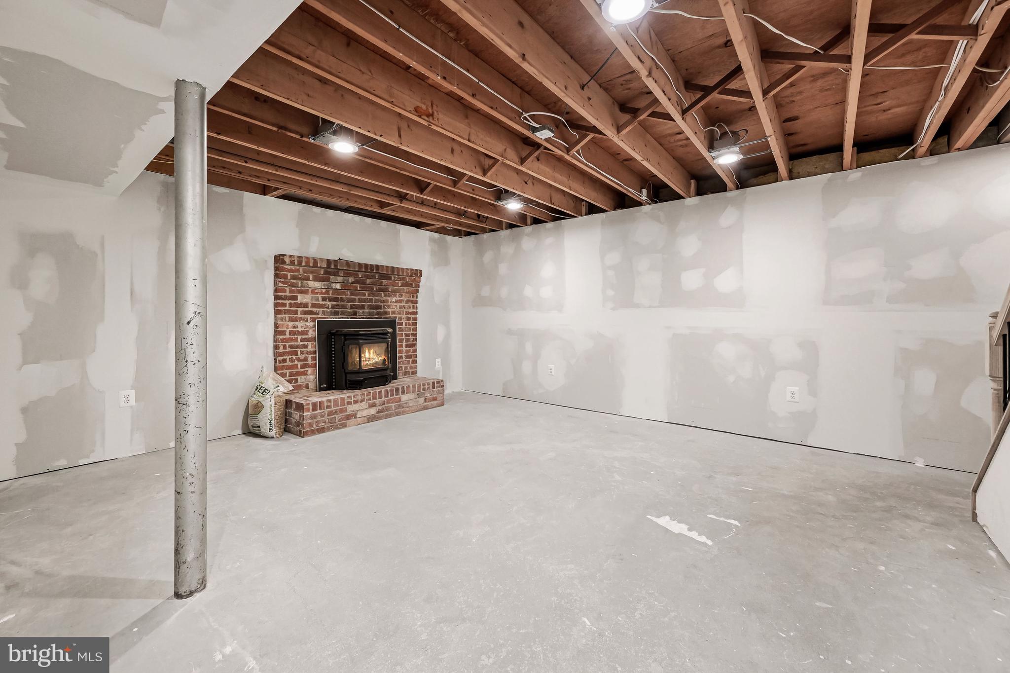 750 Muller Road Westminster, MD 21157 - Photo 38 of 55 Recreation Room | Pellette Stove