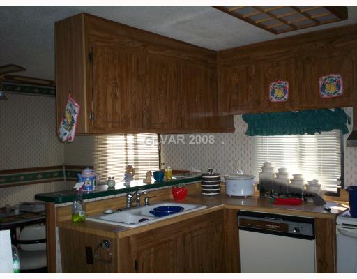 586 Desert Queen Road Tonopah, NV 89049 - Photo 4 of 8 Kitchen.