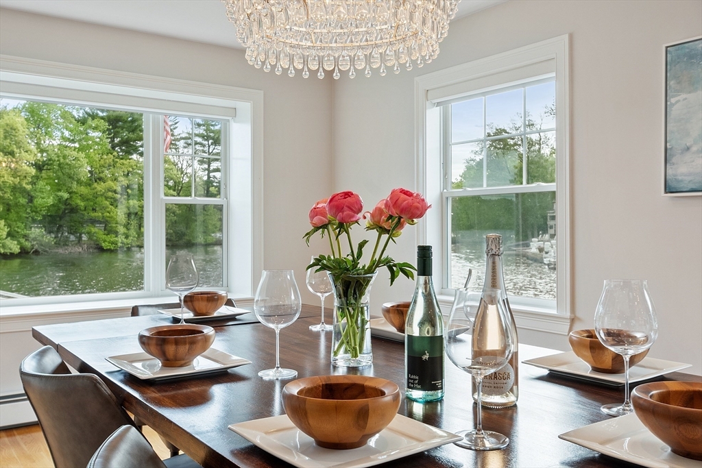 1 Colonial Road Lynnfield, MA 01940 - Photo 14 of 42 a living room with furniture and a potted plant
