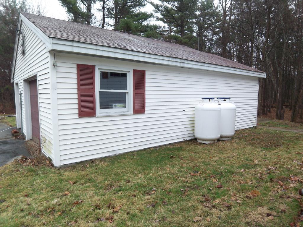 179 Hampstead Road Derry, NH 03038 - Photo 7 of 7