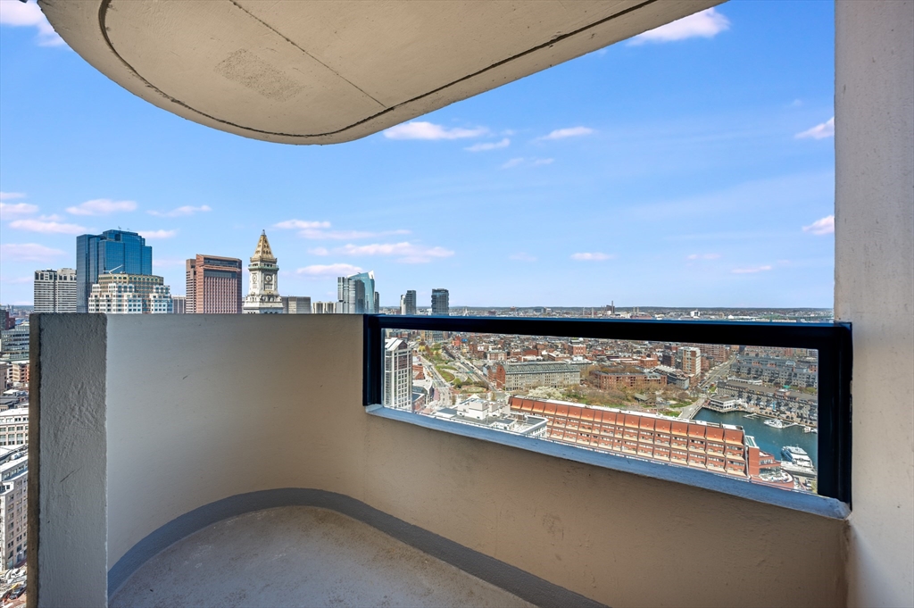 85 East India Row, Unit 34G Boston, MA 02110 - Photo 12 of 20 a view of balcony with city view