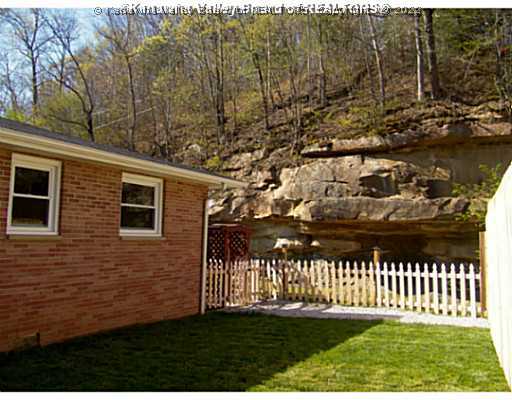1805 Thorofare Road Clendenin, WV 25045 - Photo 15 of 15 Exterior Front.