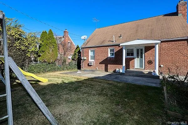 a view of a house with backyard and sitting area