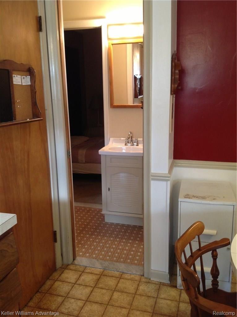 8931 Henry Ruff Road Livonia, MI 48150 - Photo 16 of 19 IMG_5582.JPG