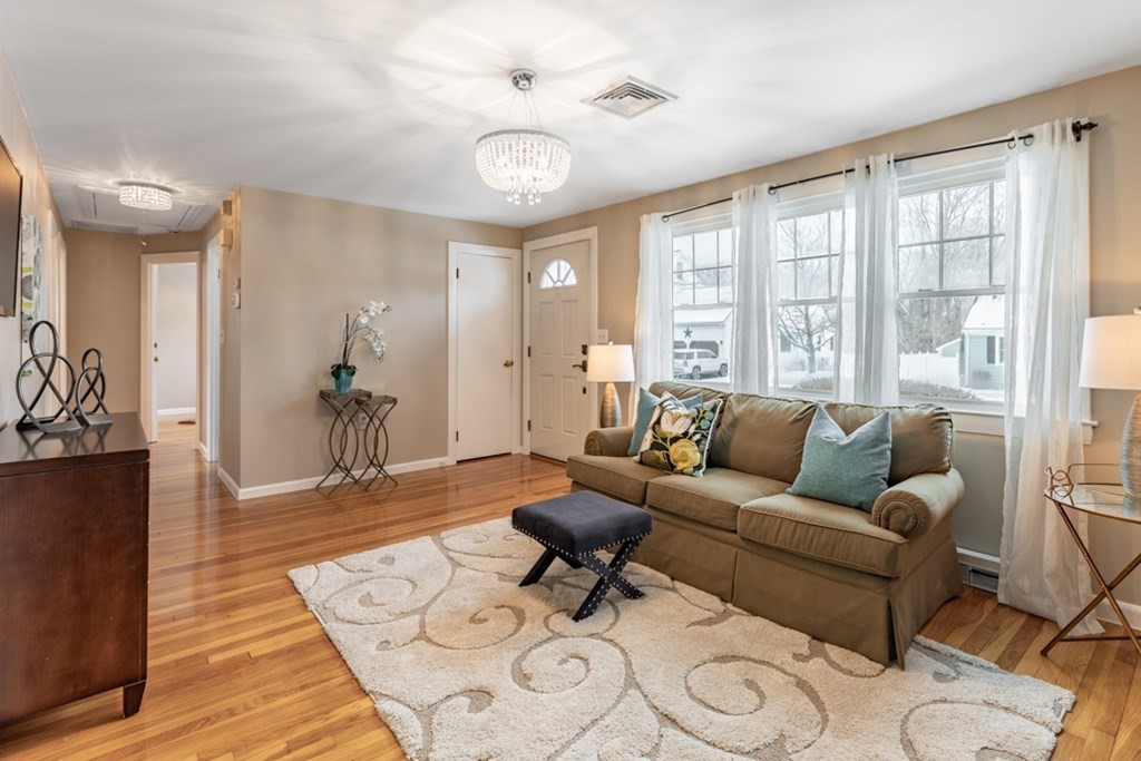 10 Springvale Road Reading, MA 01867 - Photo 7 of 23 Gallery Image 7