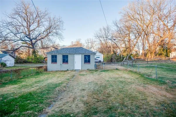$150,000 | 126 East Elm Street, Independence, MO 64050