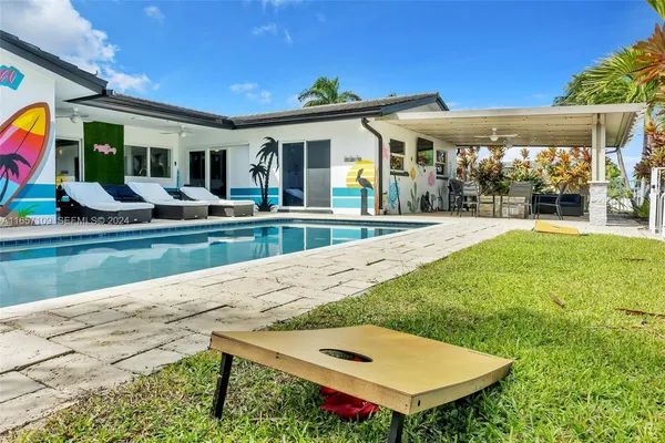 a view of a house with a backyard