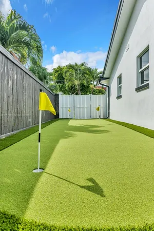 $9,800 | 5220 Northeast 26th Avenue, Fort Lauderdale, FL 33308