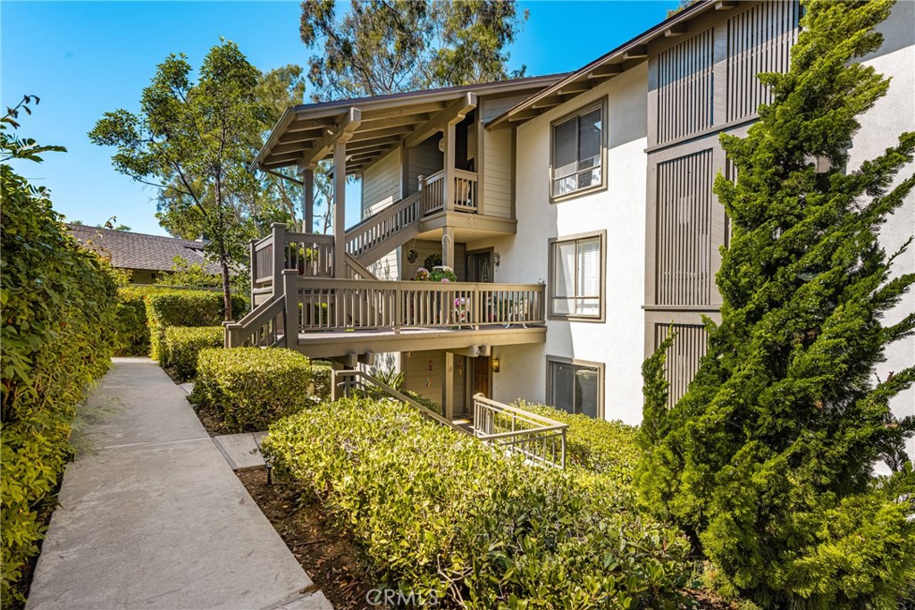 18 Solana Irvine, CA 92612 - Photo 6 of 55 Front sidewalk leads to stairs taking you down to the unit.