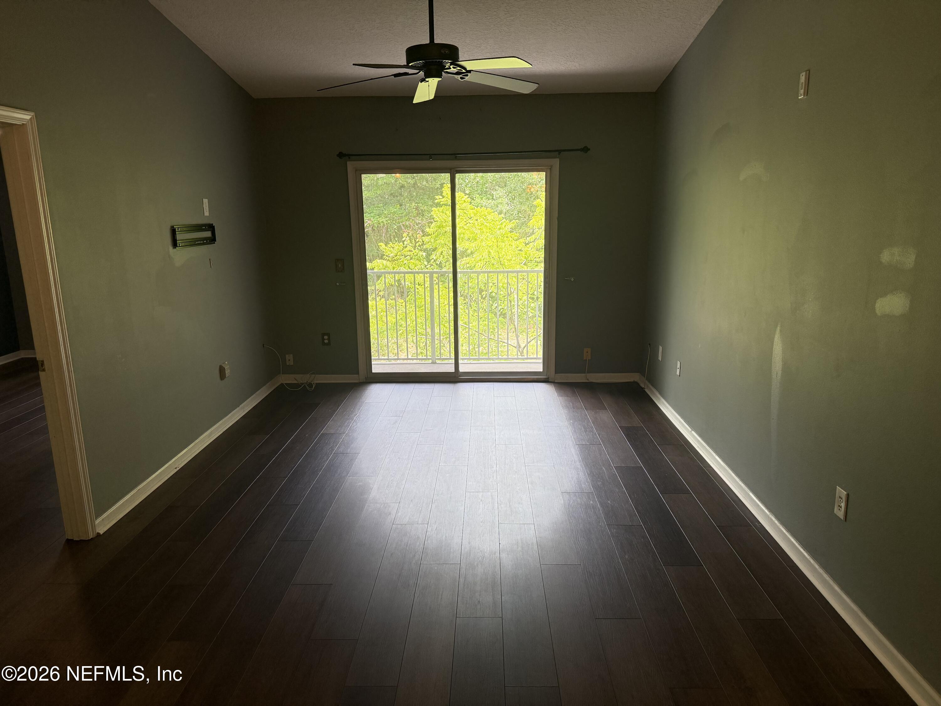 7920 Merrill Road, Unit 914 Jacksonville, FL 32277 - Photo 7 of 19 Living room