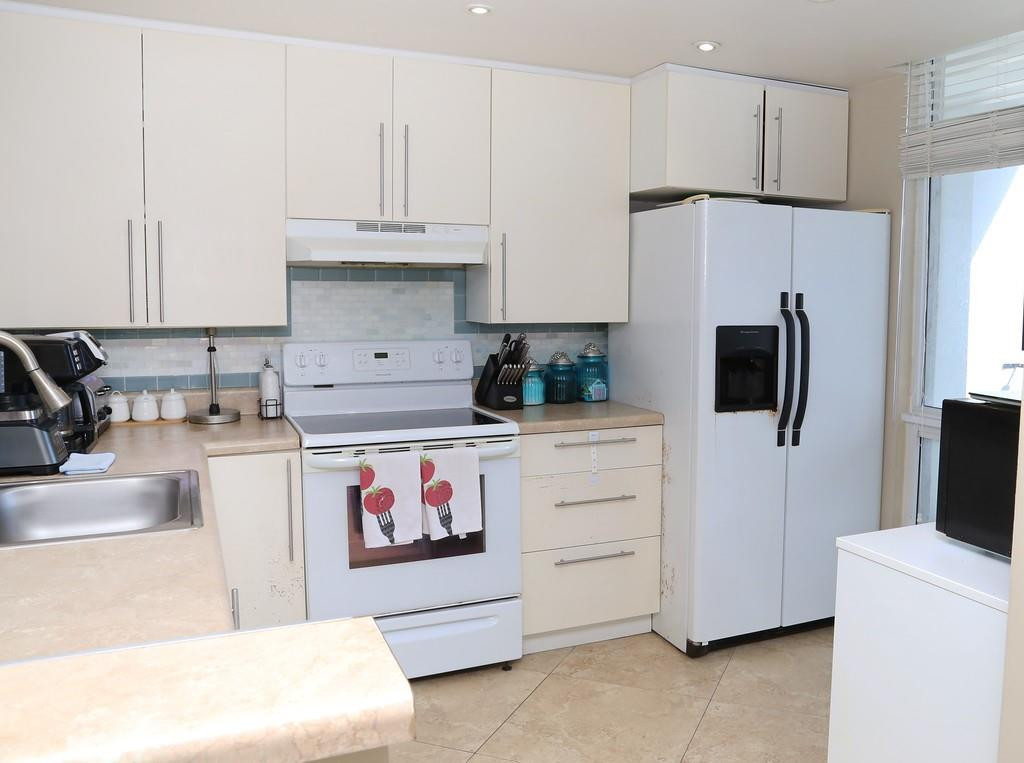 521 North Riverside Drive, Unit 602 Pompano Beach, FL 33062 - Photo 17 of 29 Kitchen