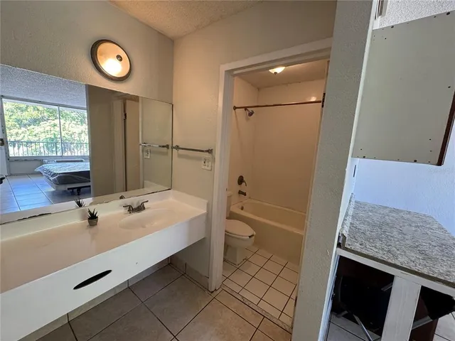 $950 | 7900 South Orange Blossom Trail, Unit 2053, Orlando, FL 32809