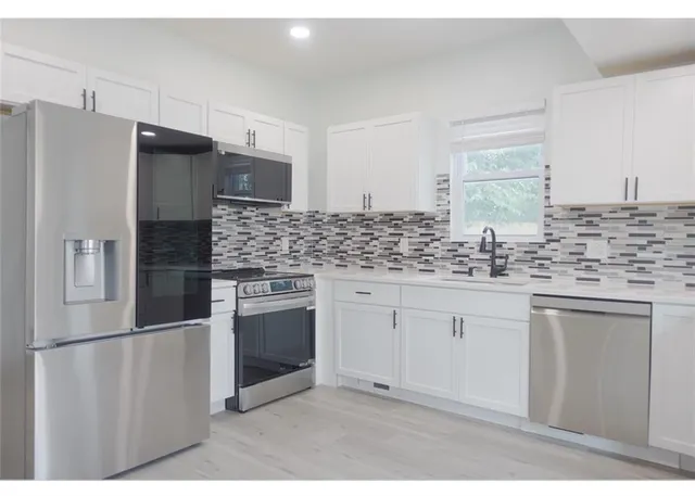 $199,999 | 5032 East 8th Street, Kansas City, MO 64124