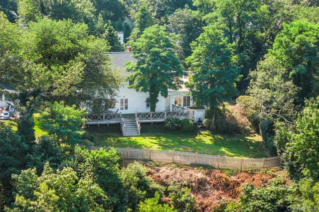 a view of yard with green space