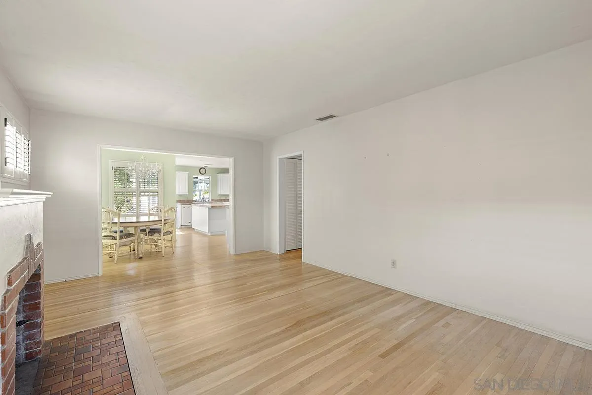 5532 Bellevue Avenue La Jolla, CA 92037 - Photo 6 of 26 a view of empty room with wooden floor