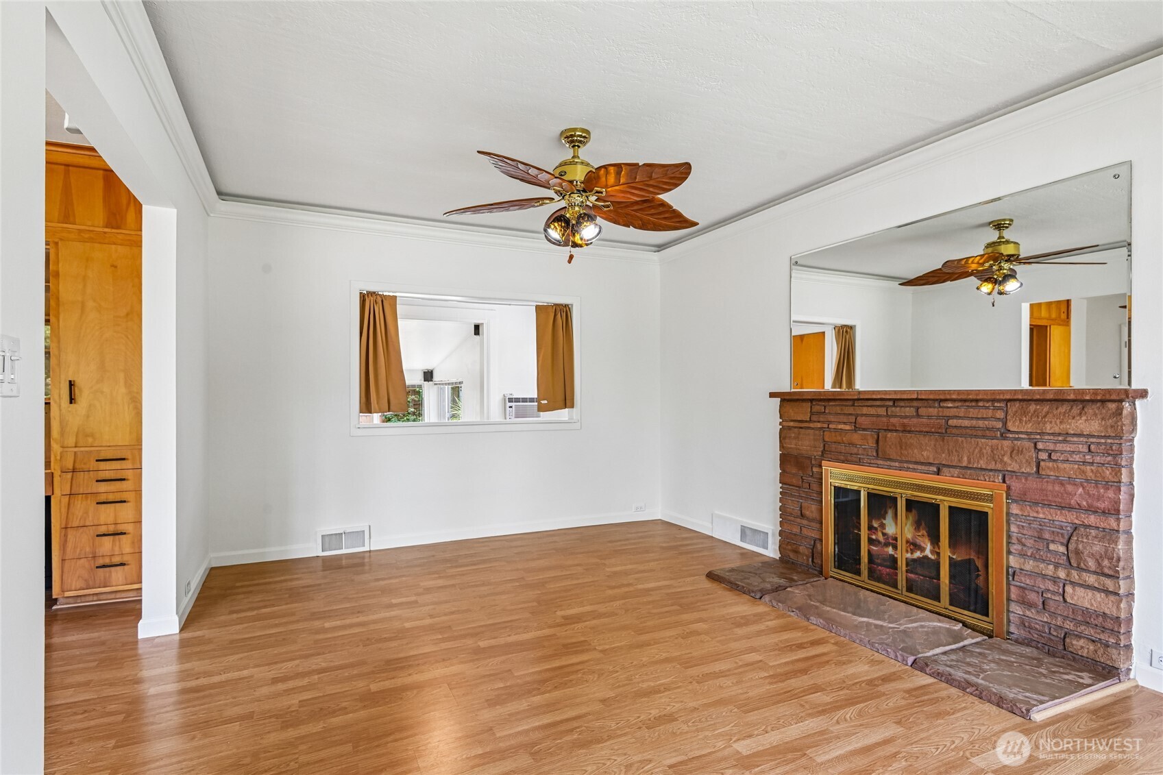 5017 Southwest Grayson Street Seattle, WA 98116 - Photo 6 of 32 Gallery Image 6