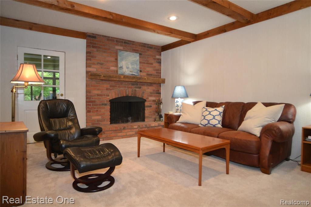 33877 Hunters Pointe Road Farmington Hills, MI 48331 - Photo 13 of 44