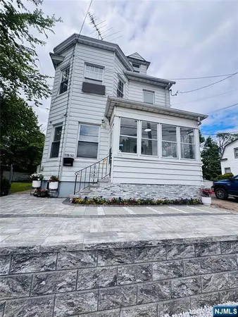 $2,500 | 906-910 East 28th Street, Unit 906, Paterson, NJ 07513